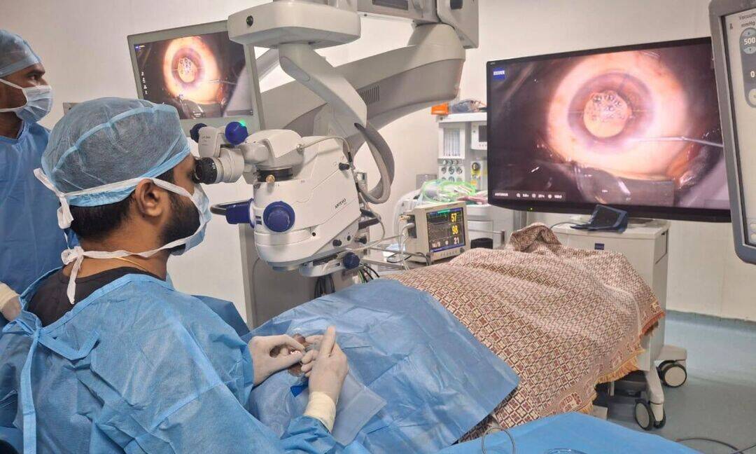 27-year-old worker regains vision after severe eye injury