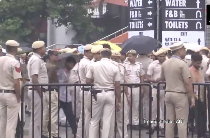 Video shows hundreds of police personnel deployed outside Diljit's concert venue in Delhi