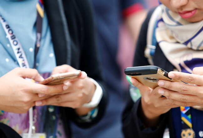 How smartphones may be sabotaging people's retirement plans?