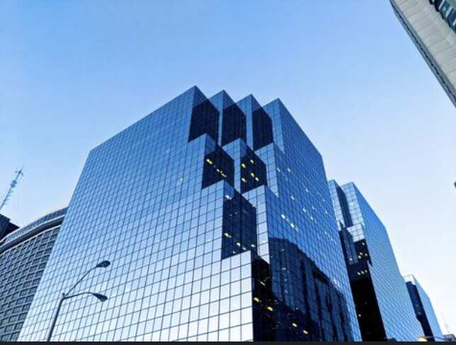 How are AI companies driving performance breakthroughs?