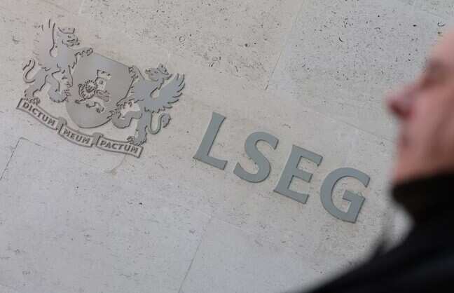 UK's FTSE 100 hits 10,000 for 1st time ever, outperformed S&P 500