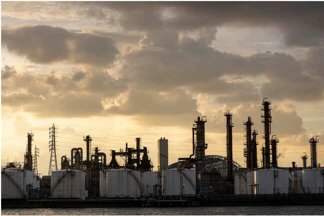 Which countries have the largest oil reserves?