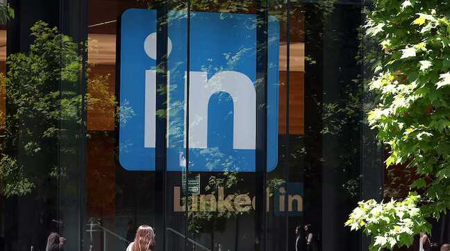 Reddit user says firm restricting employees' LinkedIn activities