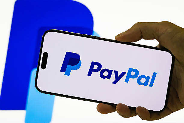 PayPal shares drop on Q4 miss, Enrique Lores named next CEO