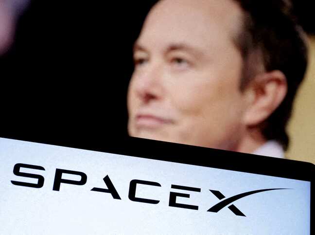 Elon Musk's SpaceX delays Mars plans for 2027 Moon landing: WSJ