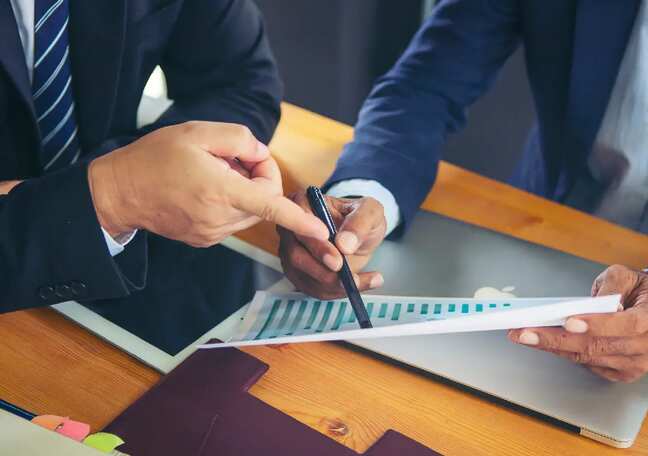 How do venture builders accelerate EV startups?