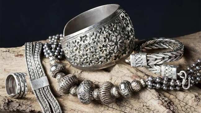 Silver futures fall ₹15,155 from day's high in evening trade in India amid Middle East war