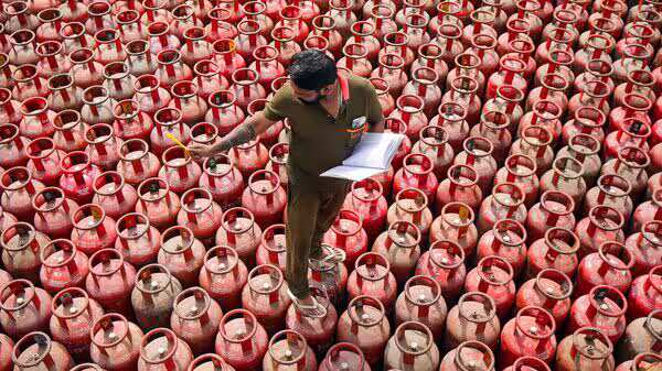 HPCL suspends 10 LPG vendors over hoarding, cites 'zero-tolerance' policy