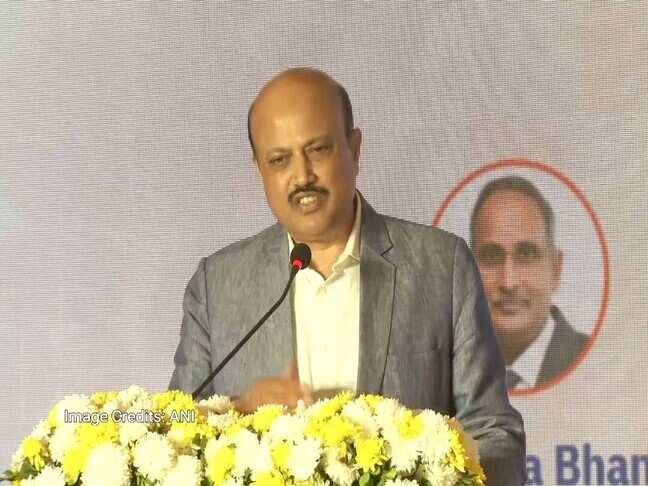 India should move beyond low-cost drug maker image: Commerce Secy