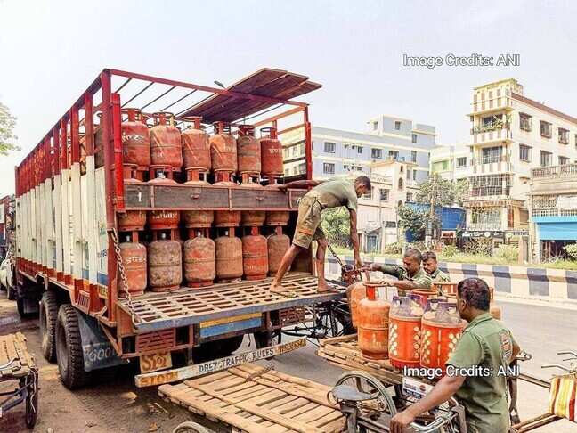 Centre assures 100% PNG and CNG supply, warns against panic buying