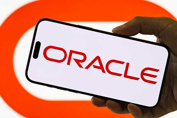 Oracle's $300B OpenAI deal faces risk amid revenue worries