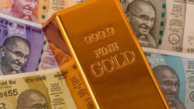 Gold rises, silver slips amid market volatility