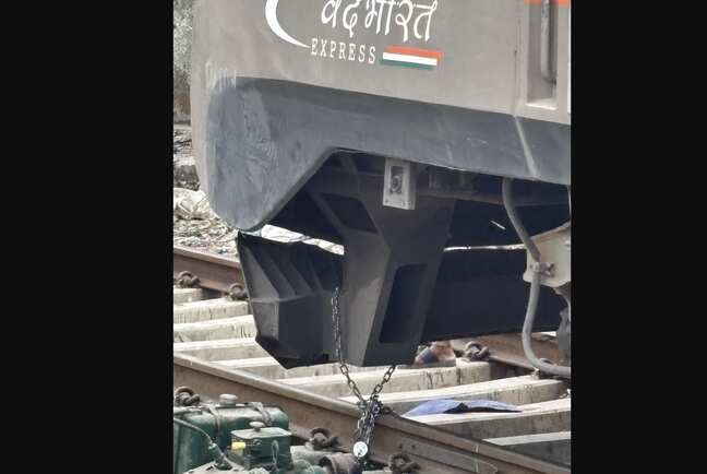 Image of Vande Bharat Express with safety chain goes viral