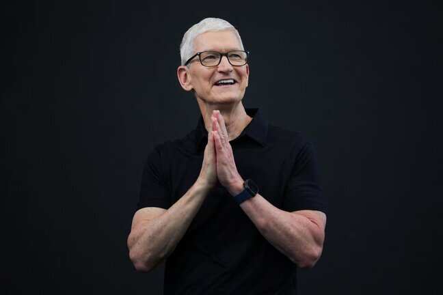 Apple shares fall despite unveiling all-new Siri AI at WWDC