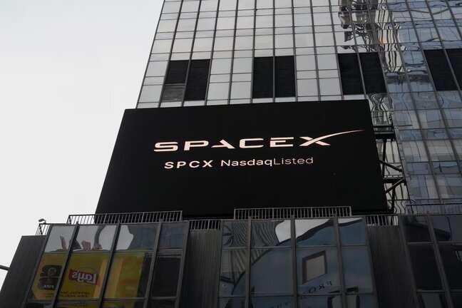 SpaceX to pay $0 fees to bankers under rare IPO 'greenshoe' deal
