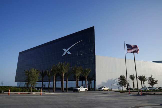 SpaceX shares down 32% from record high, erase all initial gains