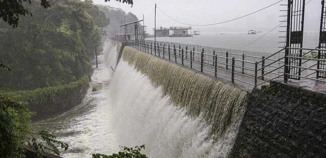 Powai Lake overflowing, but water still less in 7 reservoirs 