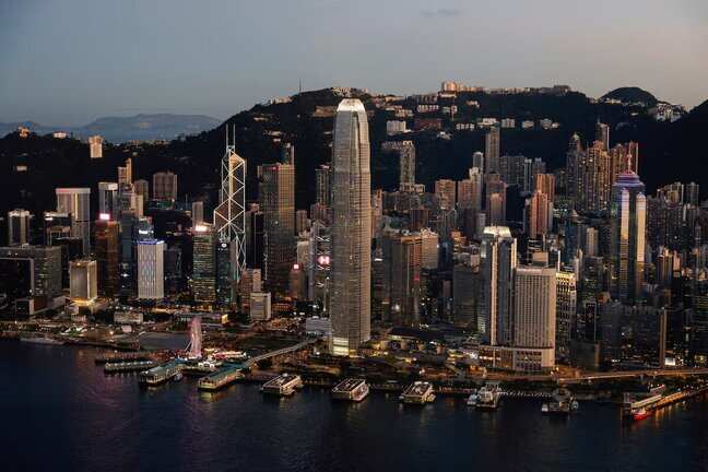 Which cities have the highest and lowest apartment prices in the world?
