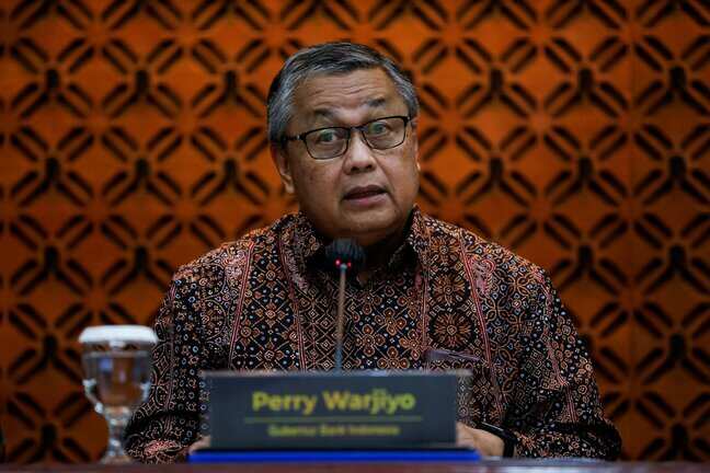 Indonesia central bank governor quits as rupiah hits record low
