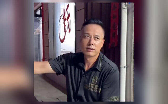 Musk-lookalike seen serving barbecue, huge crowds seen at his eatery as video goes viral