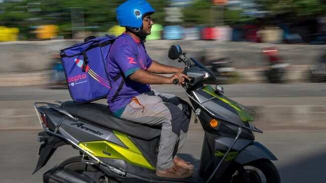 Why were 9 platforms, including Zepto, IndiGo and BookMyShow, penalised?