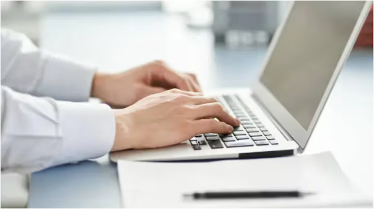 Doctor shares 5 habits to manage blood sugar levels at work