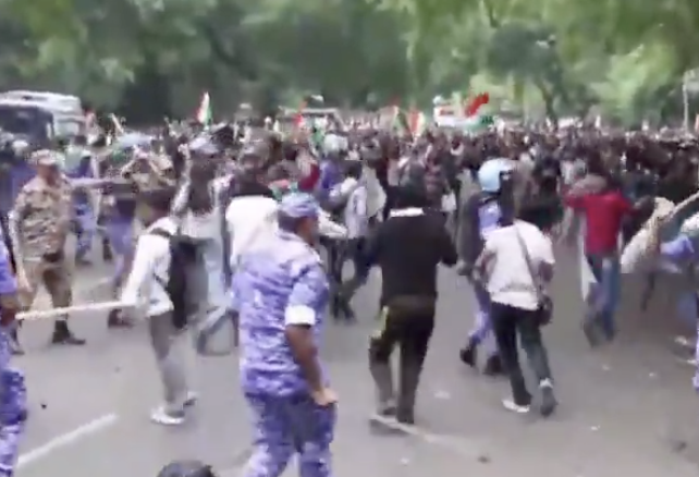 Chaos at CJP's Parliament march as police & protestors clash; police resorts to lathicharge
