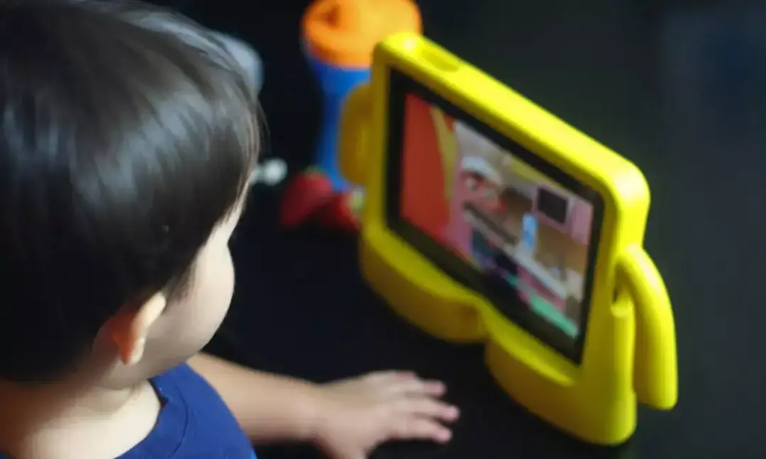 Early screen time slows kids' growth, experts warn