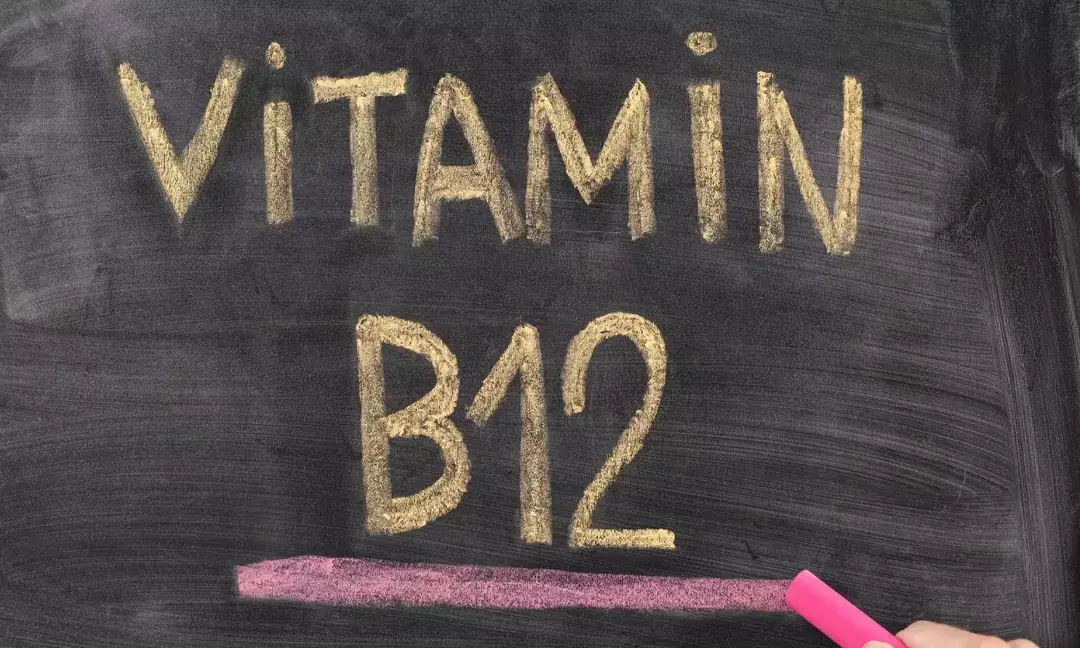 What are the signs of Vitamin B12 deficiency?