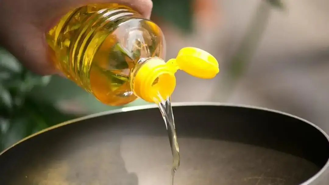 How much oil should a person consume per day?