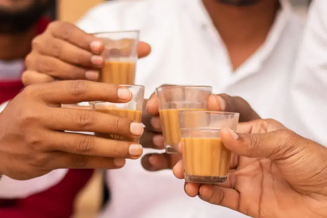 What happens if a person drinks tea with food?