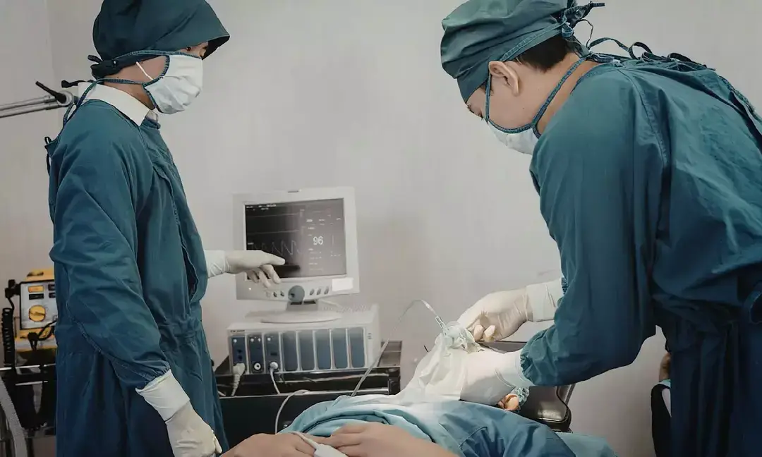 Uzbek teen walks again after spine surgery