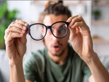 Blurred vision may signal early cataracts, experts warn