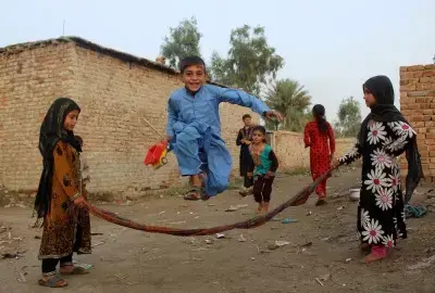 Pakistan poverty rate hits 43.5%: Report