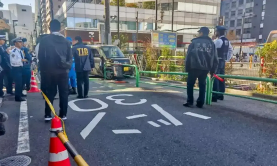 20 fall ill after spray incident at Tokyo’s Ginza mall