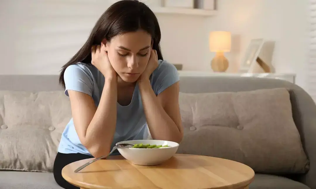 Frequent eating or fasting may signal an eating disorder