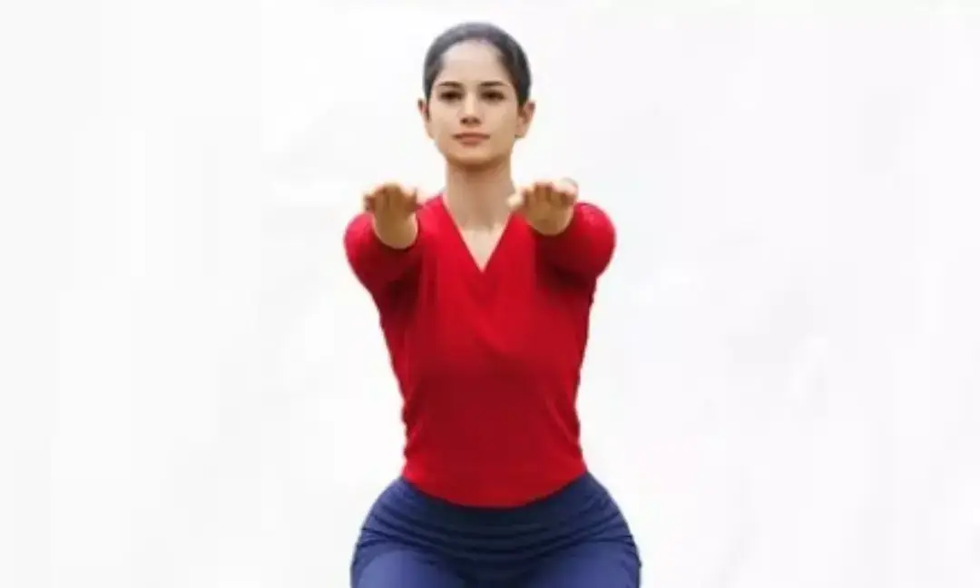 Yoga knee movement helps relieve joint pain naturally