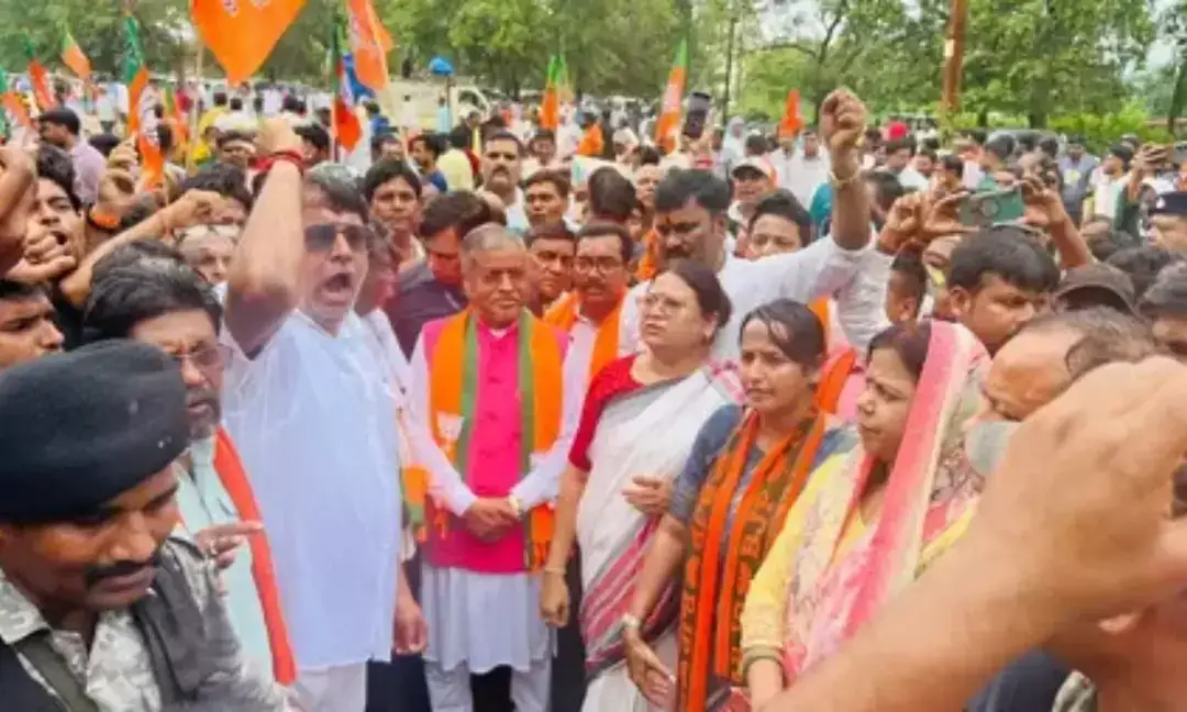 Woman, newborn's deaths at Jamtara hospital spark BJP protest