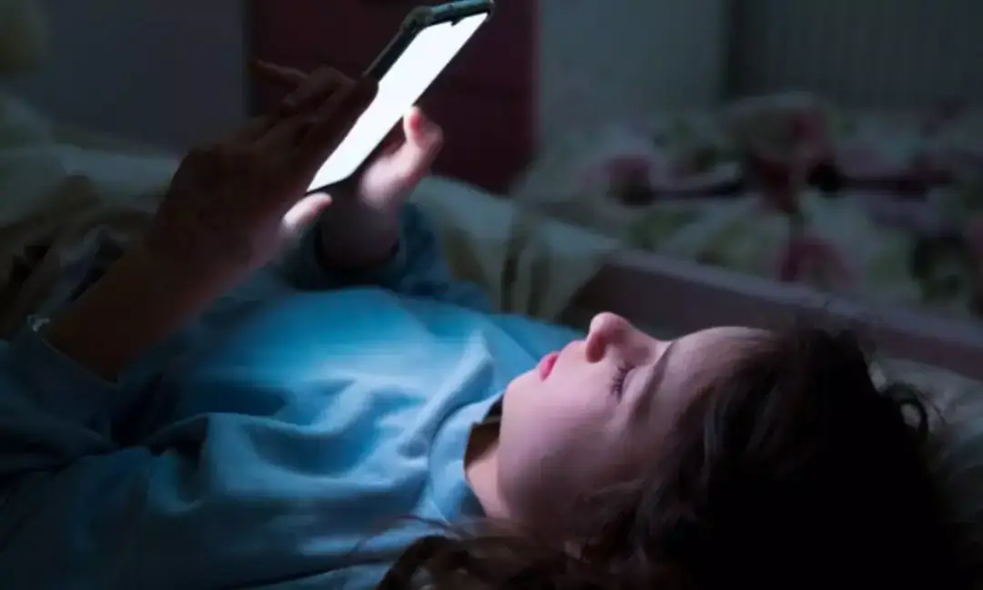 Study links screen time to poor skin, body image
