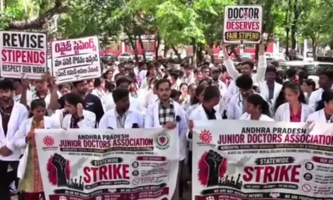 Junior doctors intensify stipend hike protest in Andhra Pradesh